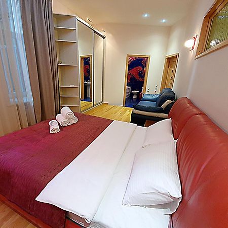 Inn Home Apartments - Kreshchatyk Area Kiev Esterno foto