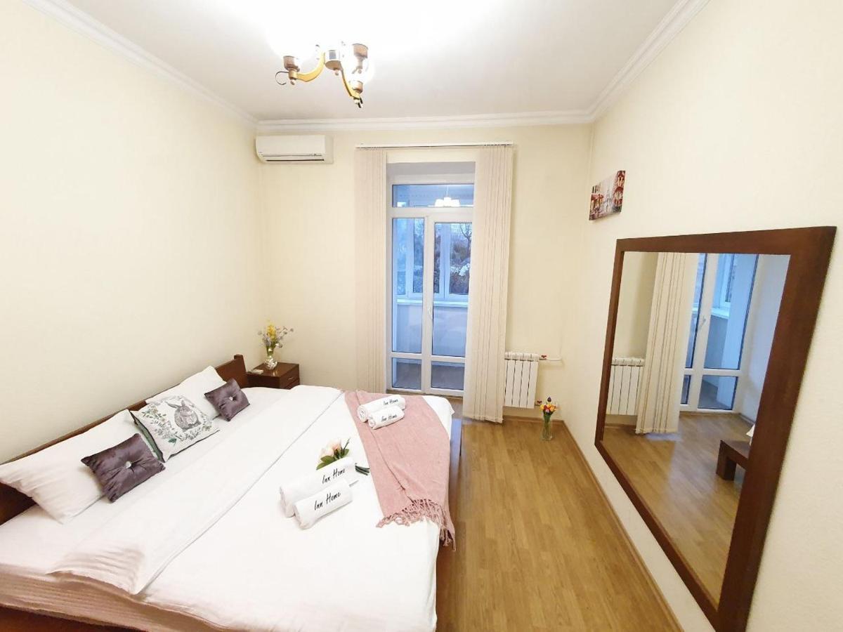 Inn Home Apartments - Kreshchatyk Area Kiev Esterno foto