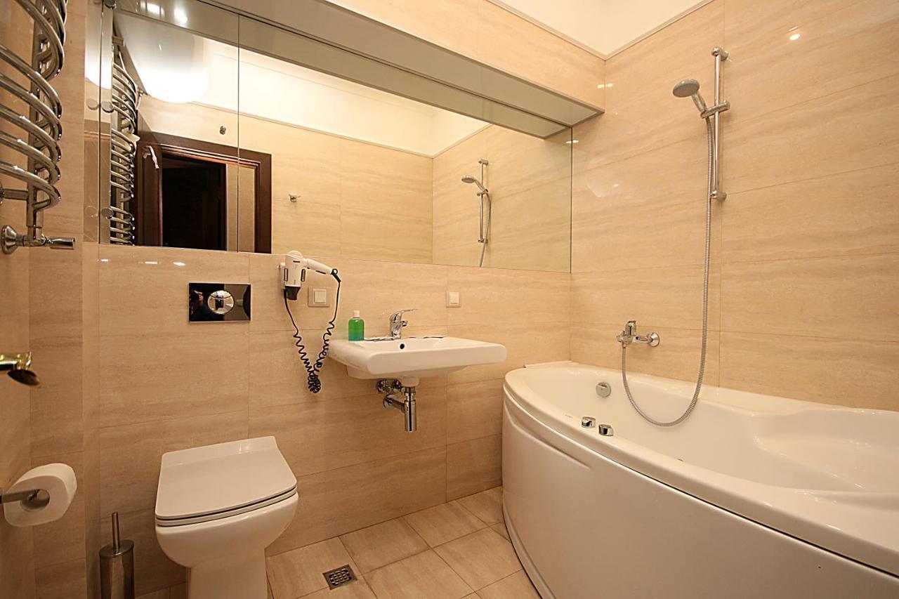 Inn Home Apartments - Kreshchatyk Area Kiev Esterno foto