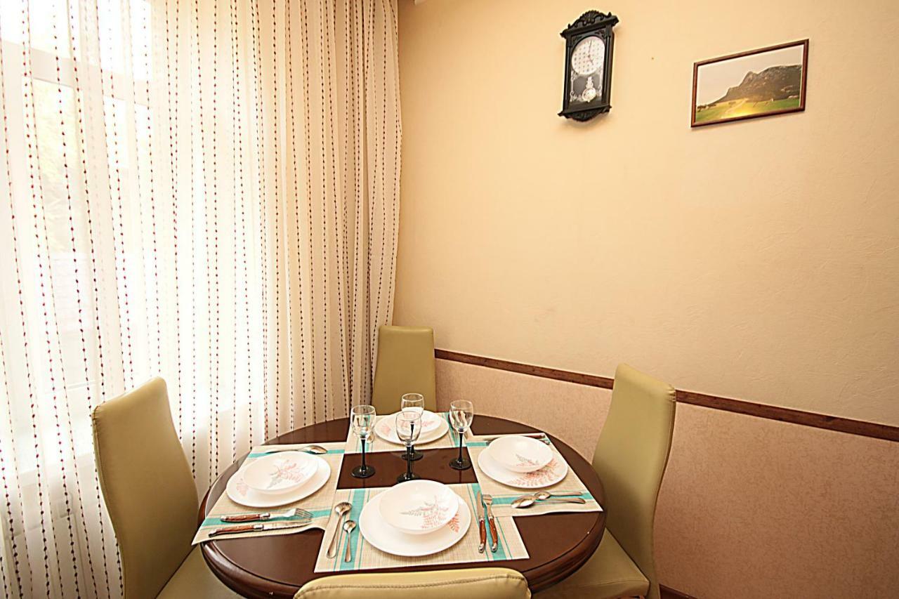 Inn Home Apartments - Kreshchatyk Area Kiev Esterno foto