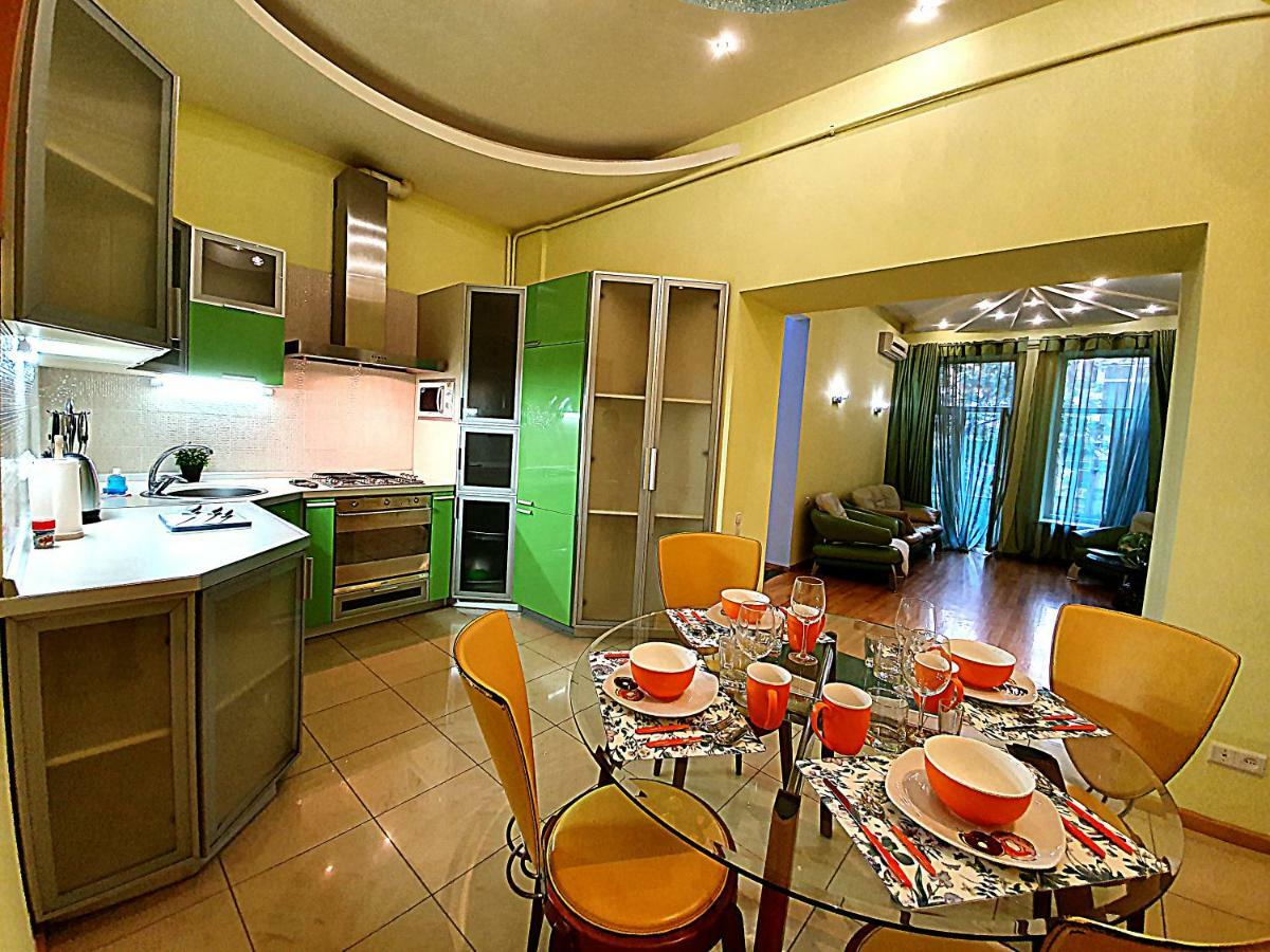 Inn Home Apartments - Kreshchatyk Area Kiev Esterno foto